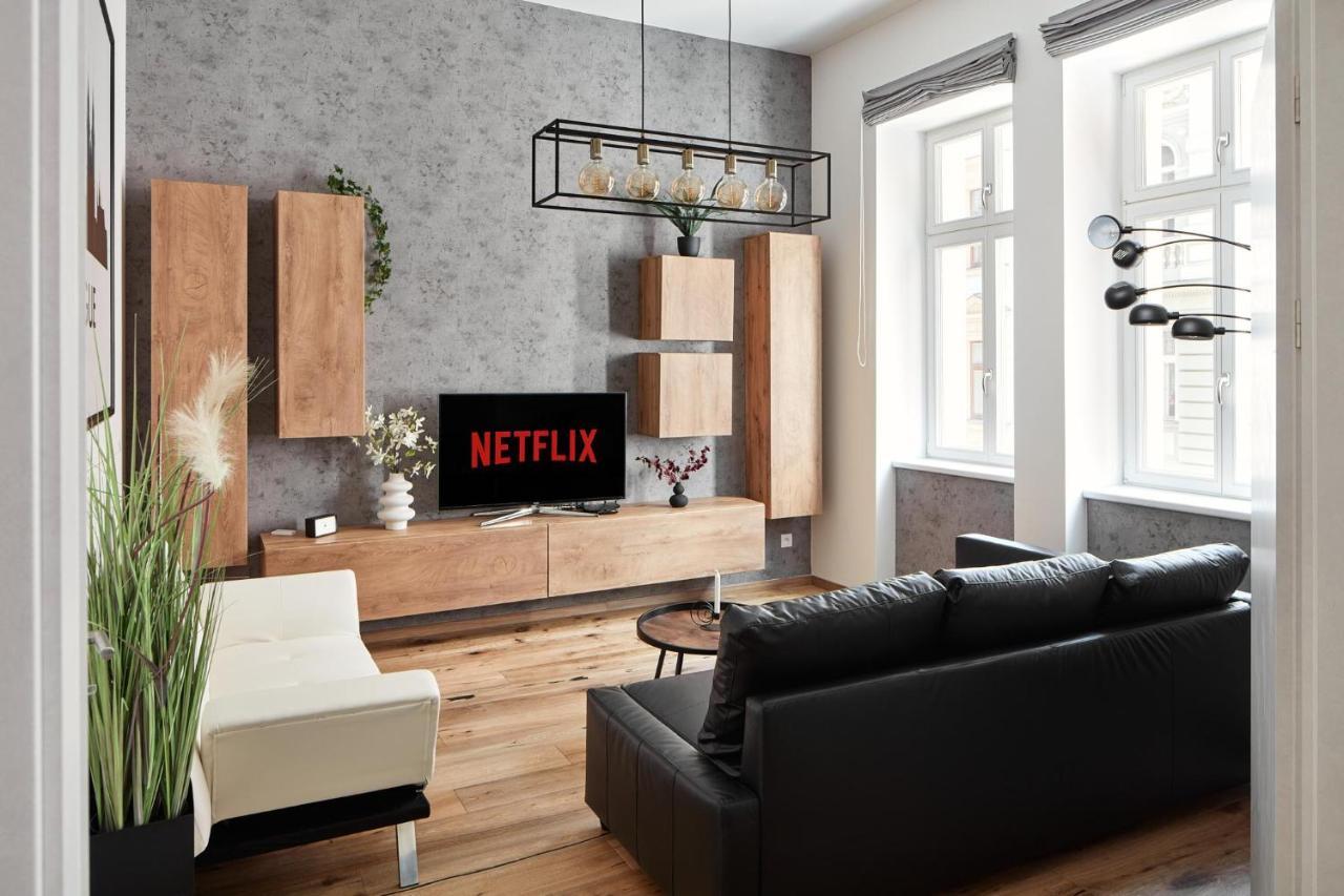 Days - Stylish - Workspace * Praga