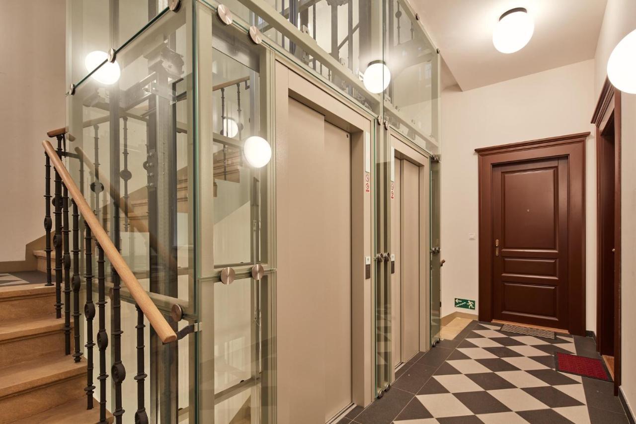 Days - Stylish - Workspace Apartament Praga